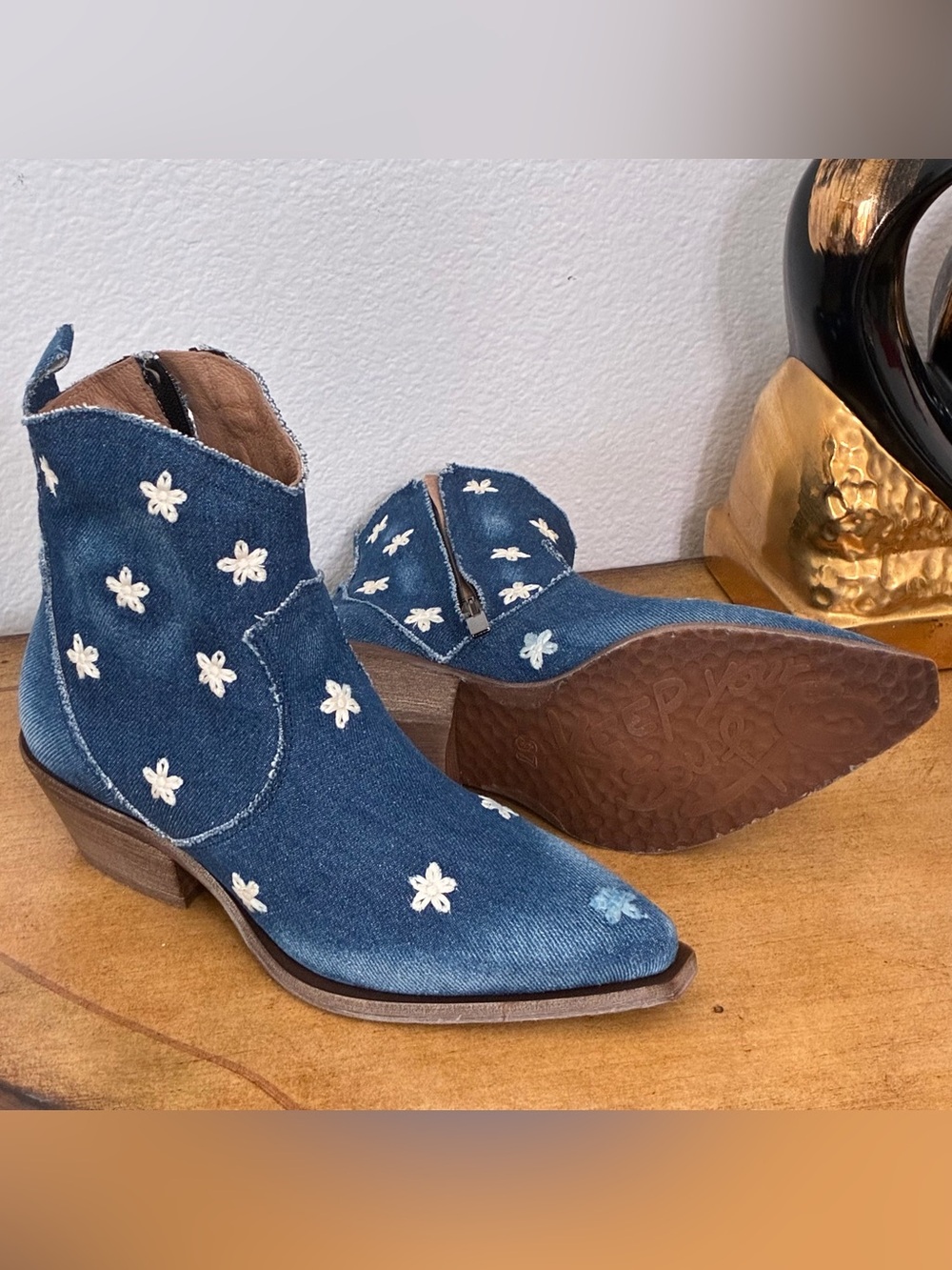 Sundance Catalog Daisy Denim Sojourner Boots Western Size 37/7 *NWOT Made Italy